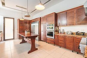 Mesmerizing Villa With Jacuzzi Maid in Cap Cana