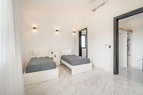 Magnificent Villa With Golf Cart Maid at Caleton