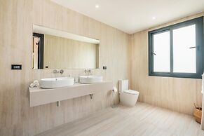 Magnificent Villa With Golf Cart Maid at Caleton