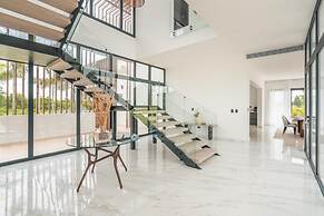 Magnificent Villa With Golf Cart Maid at Caleton