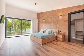 Magnificent Villa With Golf Cart Maid at Caleton