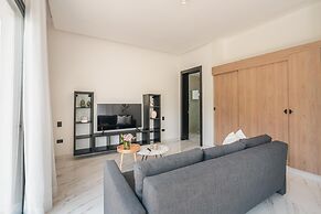 Magnificent Villa With Golf Cart Maid at Caleton