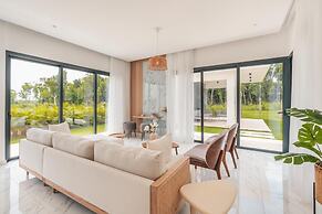 Magnificent Villa With Golf Cart Maid at Caleton