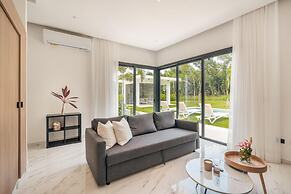 Magnificent Villa With Golf Cart Maid at Caleton