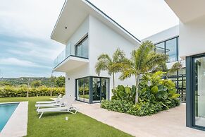 Magnificent Villa With Golf Cart Maid at Caleton