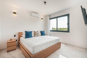 Magnificent Villa With Golf Cart Maid at Caleton