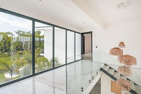 Magnificent Villa With Golf Cart Maid at Caleton