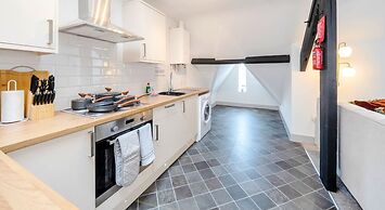 Wesley Chambers By REDWOOD STAYS