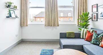 Wesley Chambers By REDWOOD STAYS