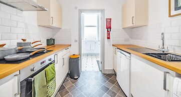 Wesley Chambers By REDWOOD STAYS