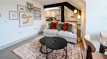 Wesley Chambers By REDWOOD STAYS