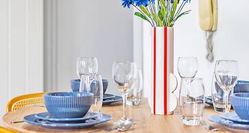 Wesley Chambers By REDWOOD STAYS