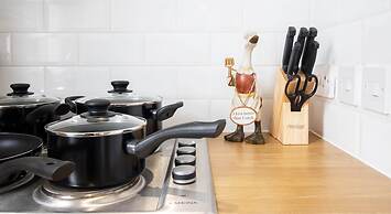 Wesley Chambers By REDWOOD STAYS