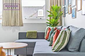 Wesley Chambers By REDWOOD STAYS