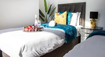 Wesley Chambers By REDWOOD STAYS