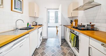 Wesley Chambers By REDWOOD STAYS