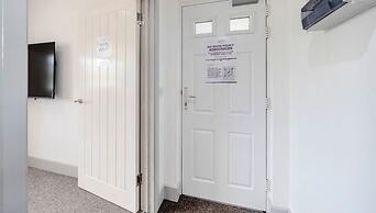 Wesley Chambers By REDWOOD STAYS