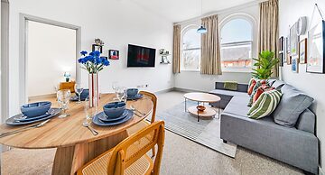 Wesley Chambers By REDWOOD STAYS