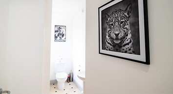 Wesley Chambers By REDWOOD STAYS