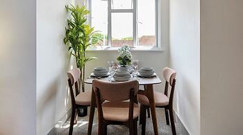 Wesley Chambers By REDWOOD STAYS