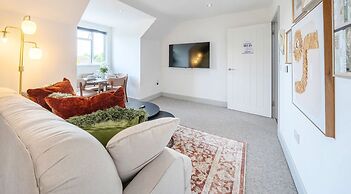 Wesley Chambers By REDWOOD STAYS