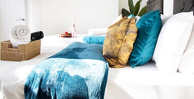 Wesley Chambers By REDWOOD STAYS