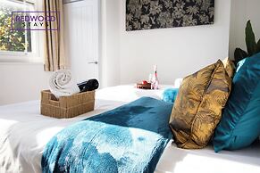 Wesley Chambers By REDWOOD STAYS