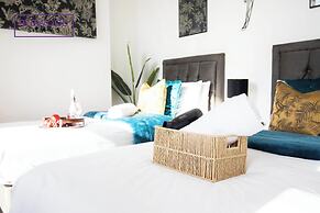 Wesley Chambers By REDWOOD STAYS