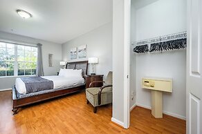 Luxury Lakeview Penthouse, Vista Cay Orlando 1027