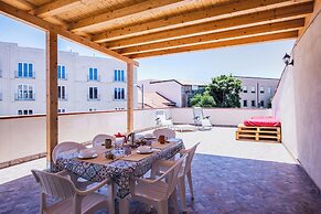 Ibiscus Apartment with Terrace