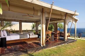 ARNA Suites and Ocean Lounge