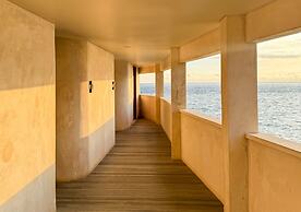ARNA Suites and Ocean Lounge
