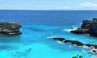 ARNA Suites and Ocean Lounge