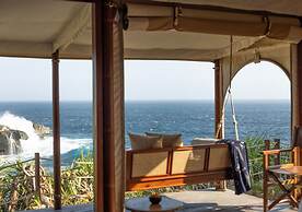 ARNA Suites and Ocean Lounge