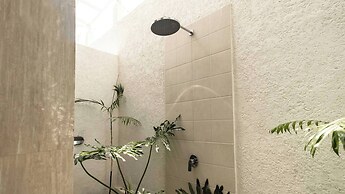 Luxurious Family 6 Br Villa in Seminyak Breakfast Include