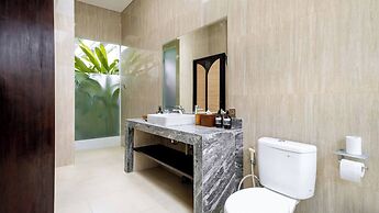 Luxurious Family 6 Br Villa in Seminyak Breakfast Include