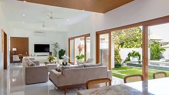 Luxurious Family 6 Br Villa in Seminyak Breakfast Include
