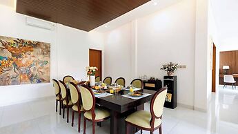 Luxurious Family 6 Br Villa in Seminyak Breakfast Include