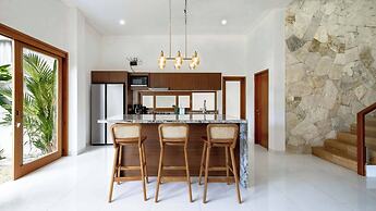 Luxurious Family 6 Br Villa in Seminyak Breakfast Include