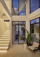 The River Villa by BREIG