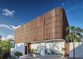 The River Villa by BREIG