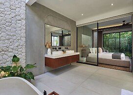 The River Villa by BREIG