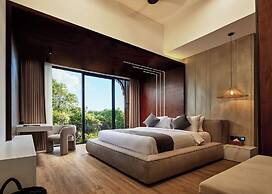 The River Villa by BREIG