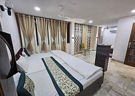 The Fazar Residency Near Hazrat Nizamuddin Dargah.