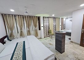 The Fazar Residency Near Hazrat Nizamuddin Dargah.