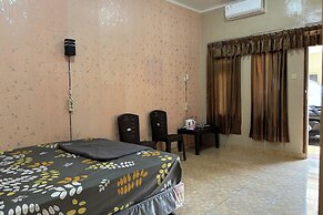 Family 24 Hotel near Pantai Cipatujah