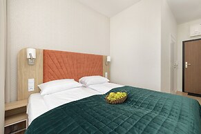 Bel Mare Apartment for 4 by Renters