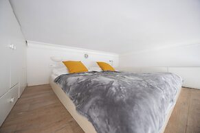 Bright Apartment for 4 by Renters