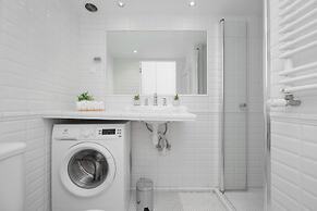 Bright Apartment for 4 by Renters