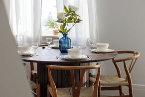 Bright Apartment for 4 by Renters